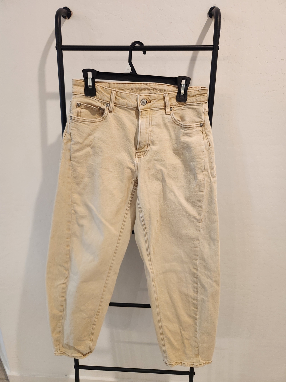 American Eagle Cream Stretch Jeans